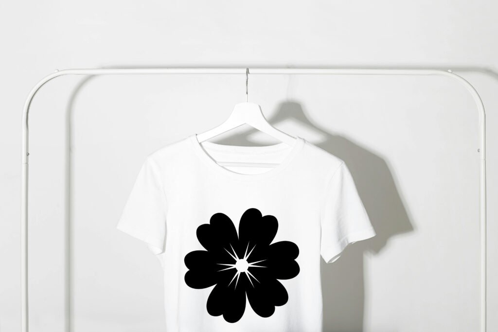 Free flower silhouette svg featuring a solid black daisy vector, perfect for Cricut and print projects. Great for shirts, mugs, cards, and all sorts of home decor.